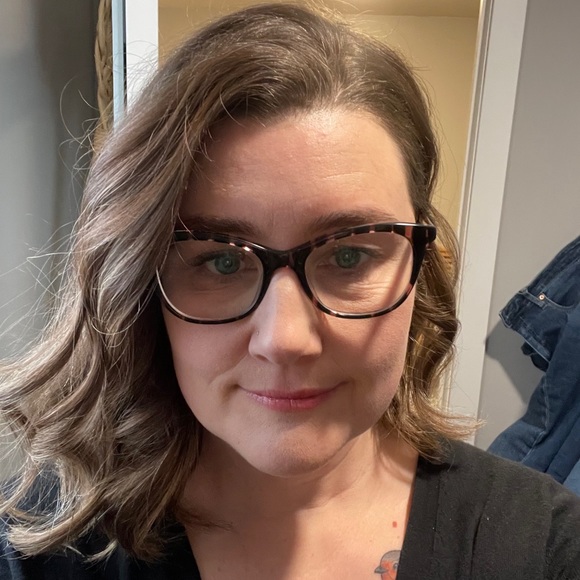 Meet your Posher, Elaine - Picture 5 of 5